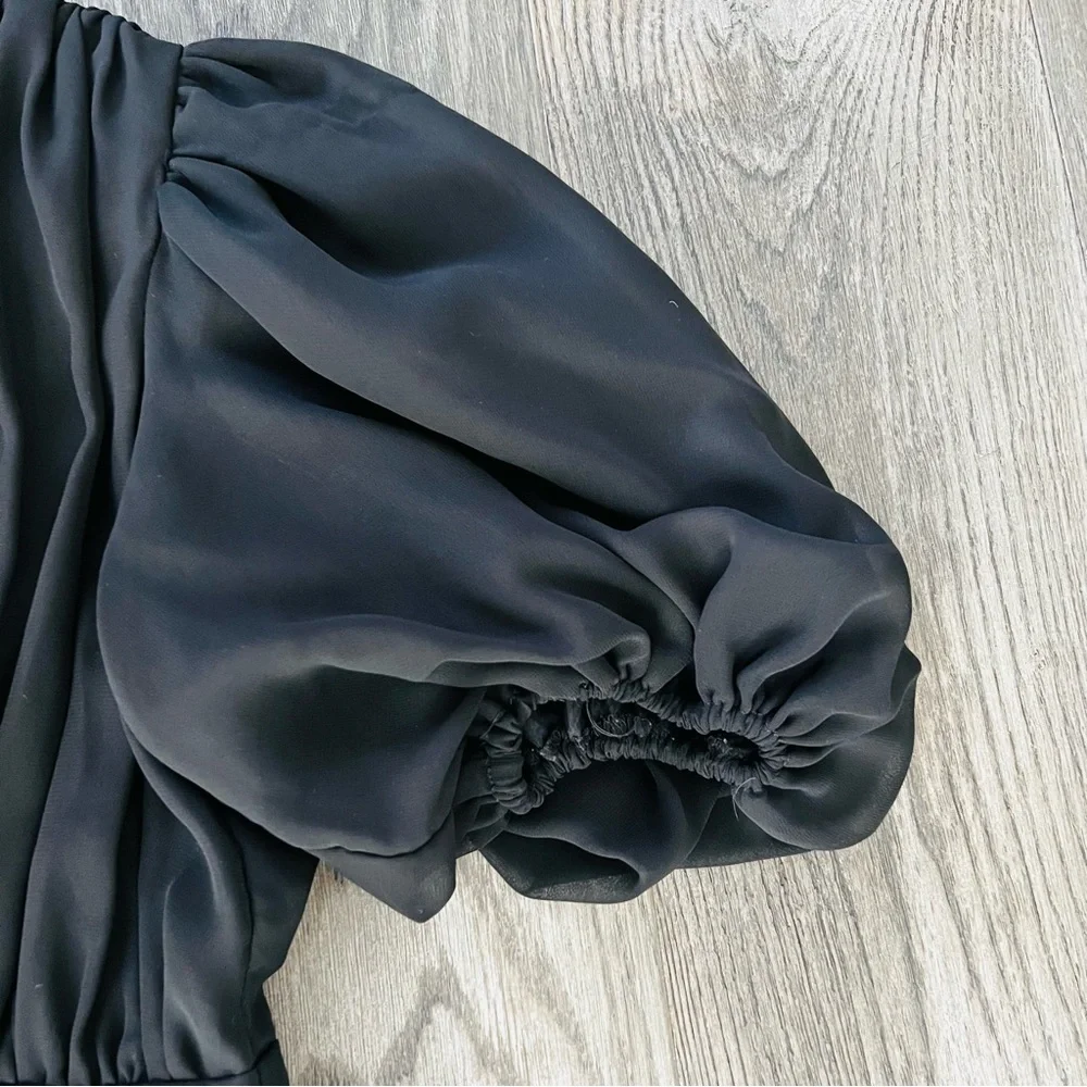 NASTY GAL Deep V Neck Puff Sleeve Black Shorts Romper Size 6 - Picture 8 of 12
